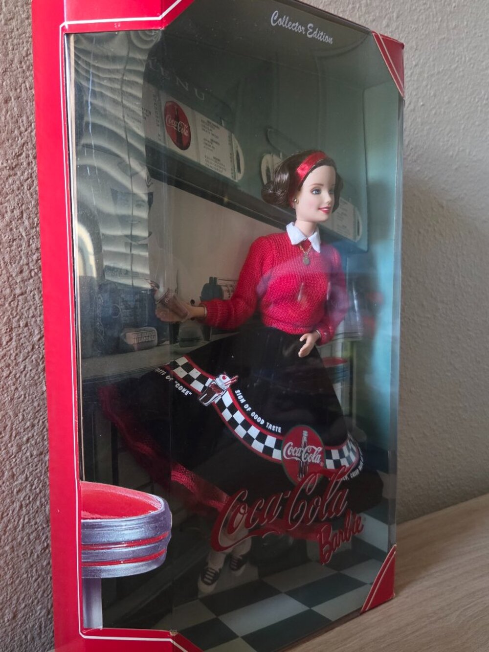 Coca Cola Barbie - Picture 2 of 7